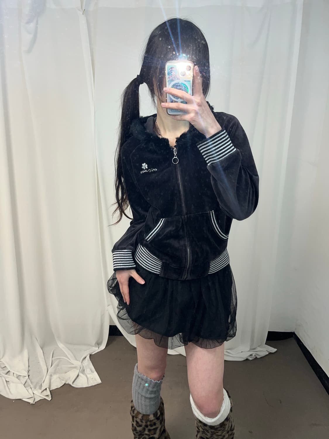 Y2K무드 블랙 벨벳 퍼트리밍 후드집업 상품이미지5