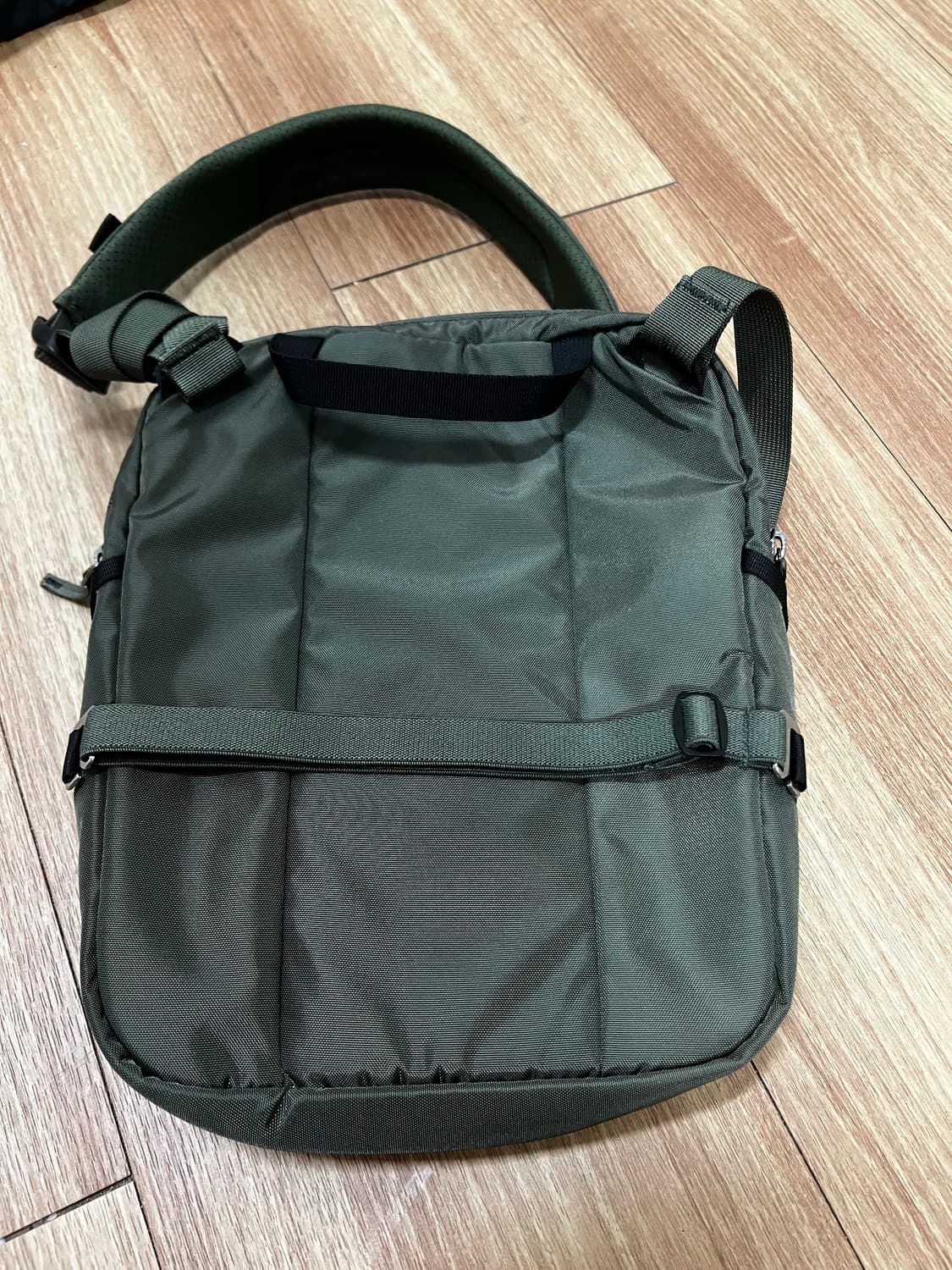 아크테릭스 맨티스 슬링팩 크로스백 그린 판매 상품이미지2