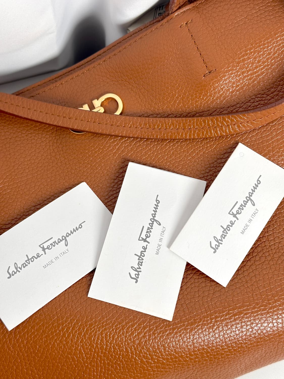 살바토레 페라가모 레더 토트백 페레가모 상품이미지5