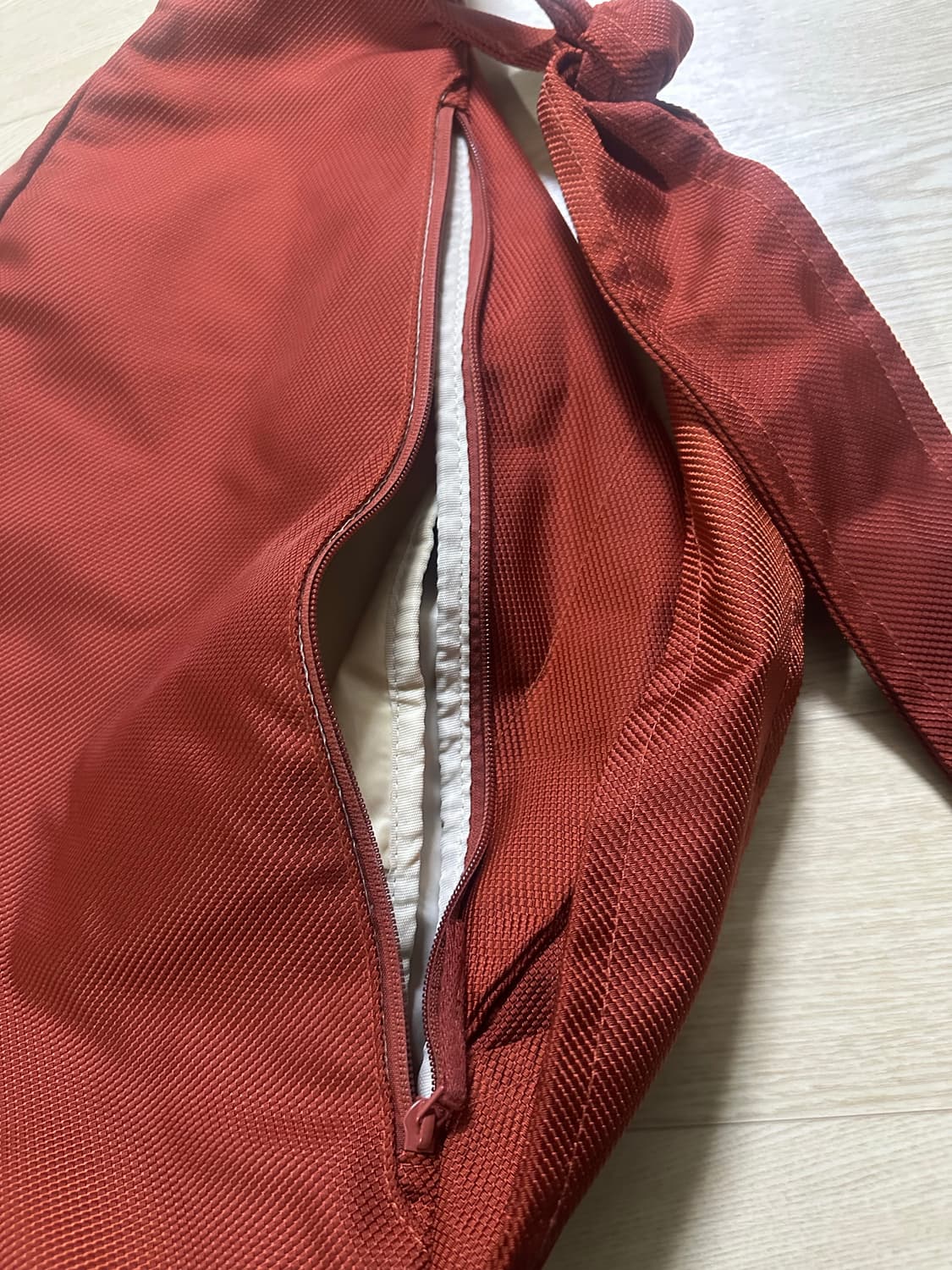 라프시몬스x이스트팩 슬링백 레드 상품이미지4