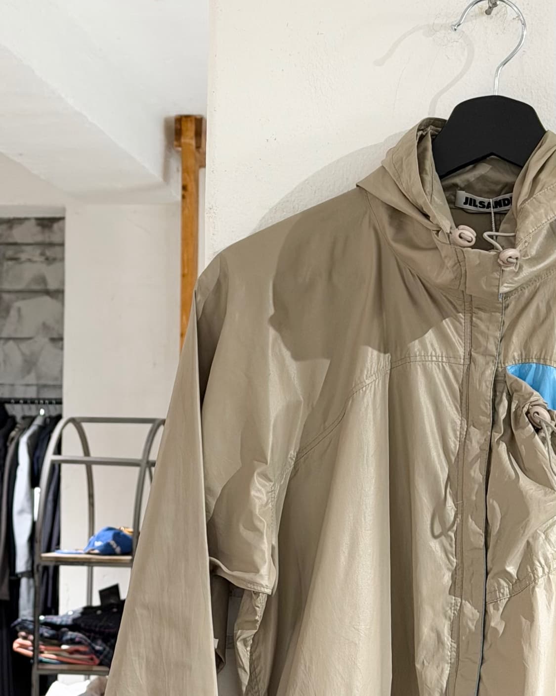 질샌더 베이지 스트링 디테일 바람막이 상품이미지2