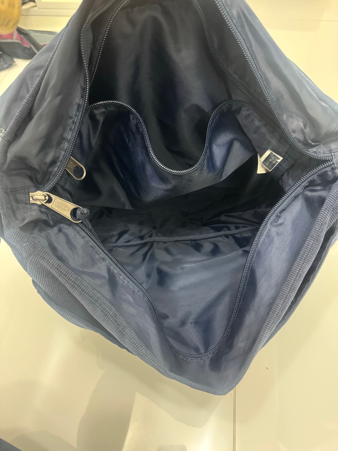 이스크팩 체크 코듀로이 메신저백 상품이미지3