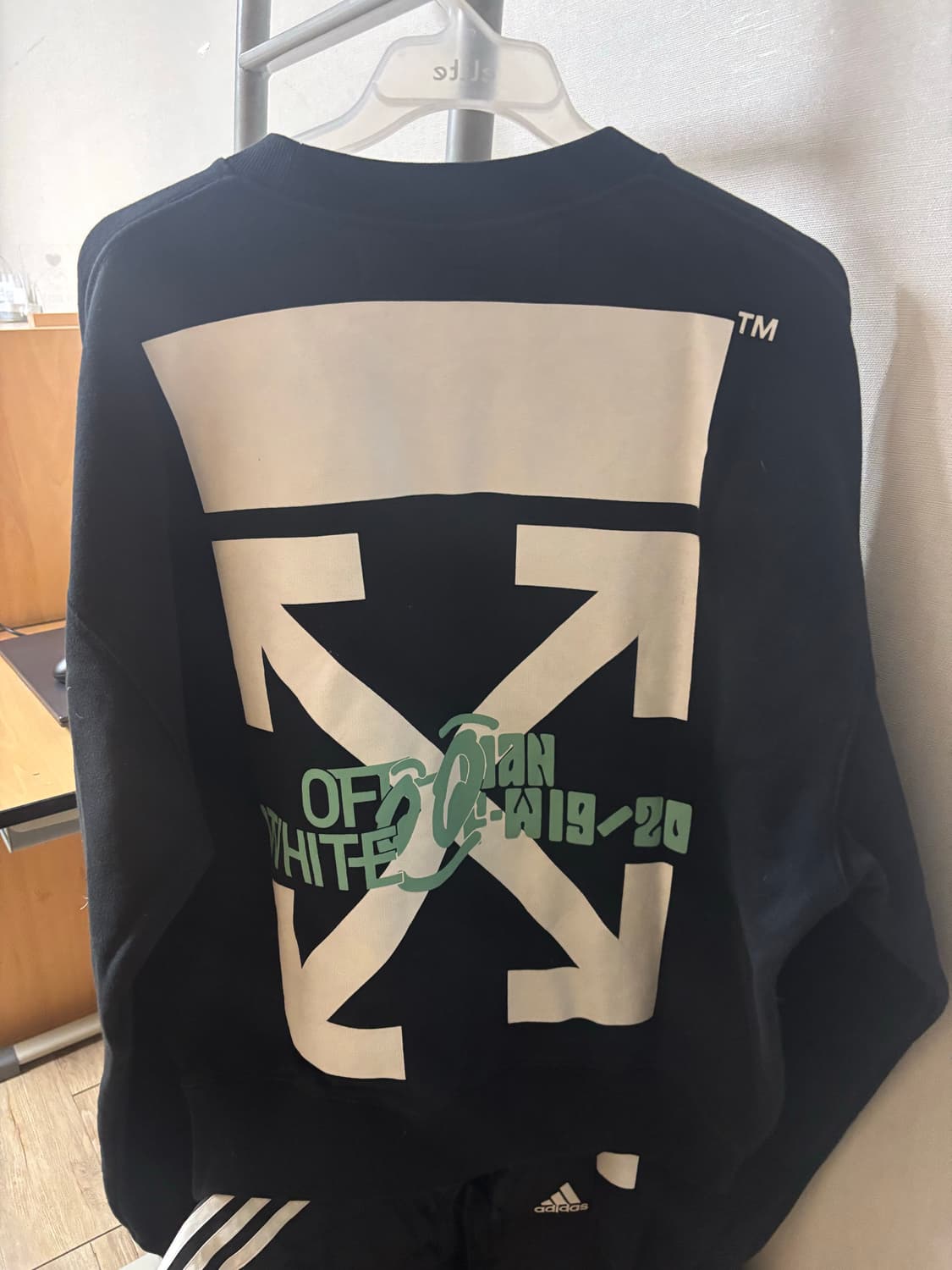 오프화이트 워터폴 애로우 맨투맨 M 상품이미지7