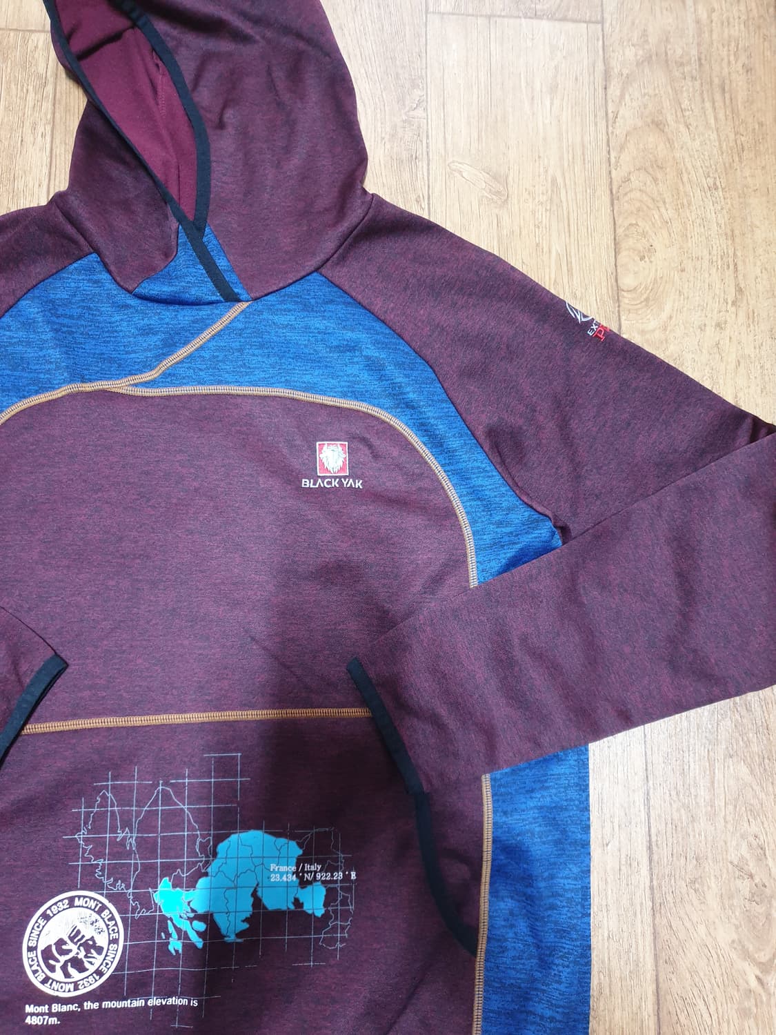 1049 블랙야크 아웃도어 후드티 100 사이즈입니다 상품이미지3
