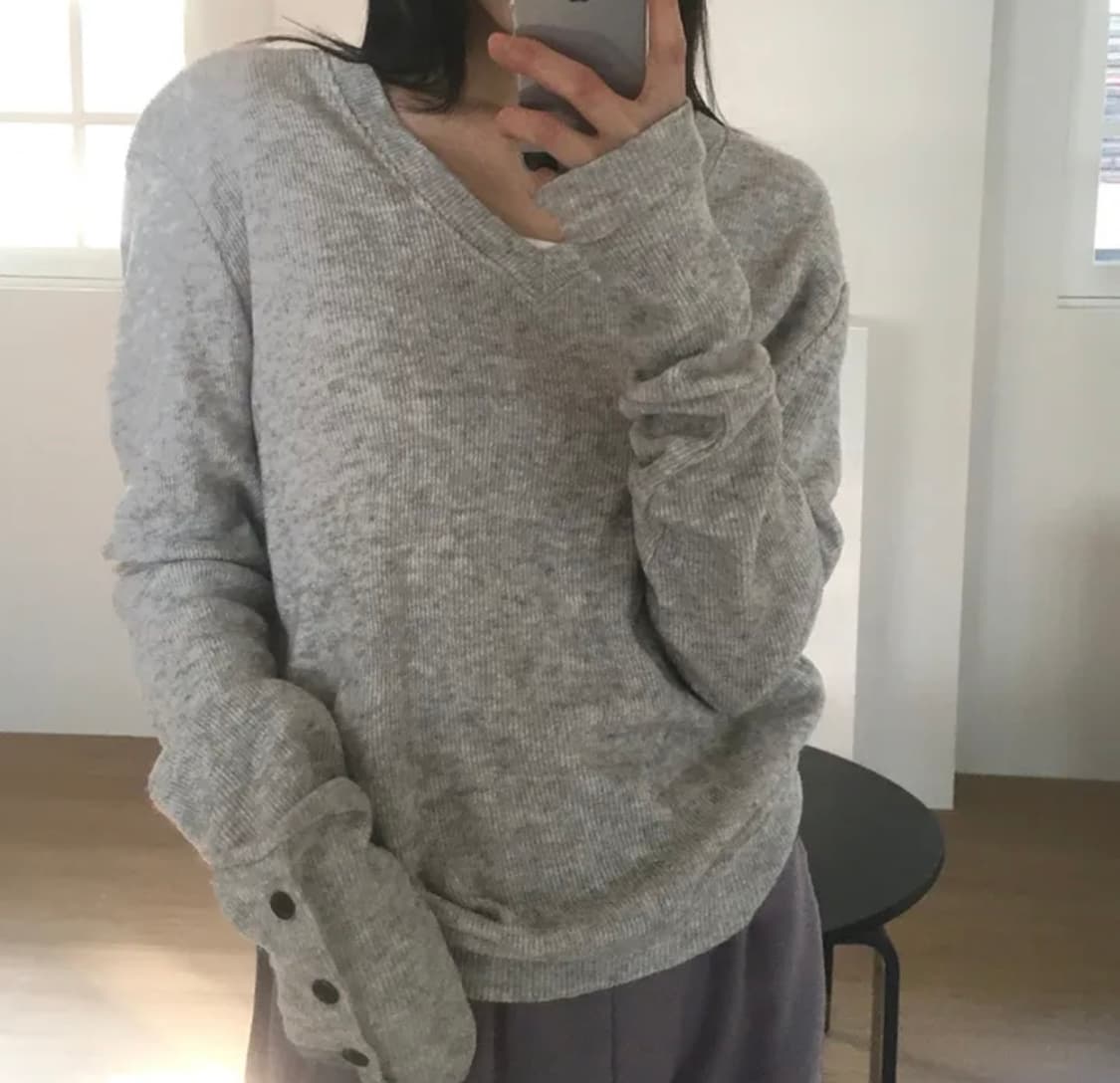 원더원더 펀브 버튼 브이넥 울 니트 그레이 상품이미지2