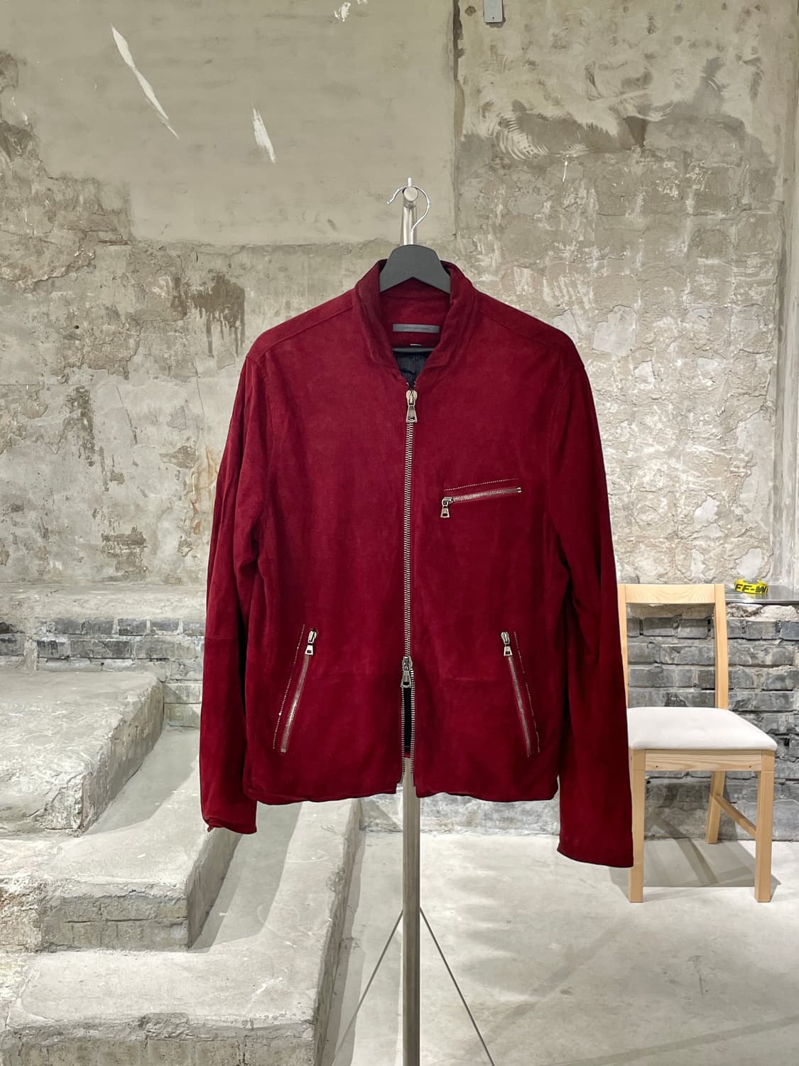 존 바바토스 딥 레드 유틸리티 투 웨이 스웨이드 자켓 상품이미지1