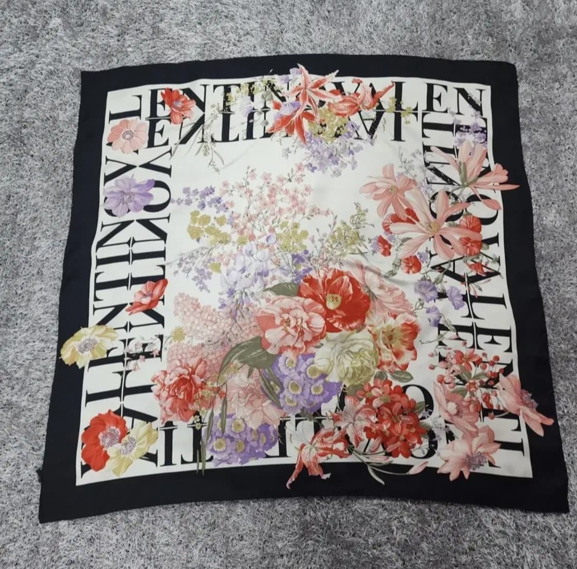 발렌티노 실크 스카프 상품이미지1