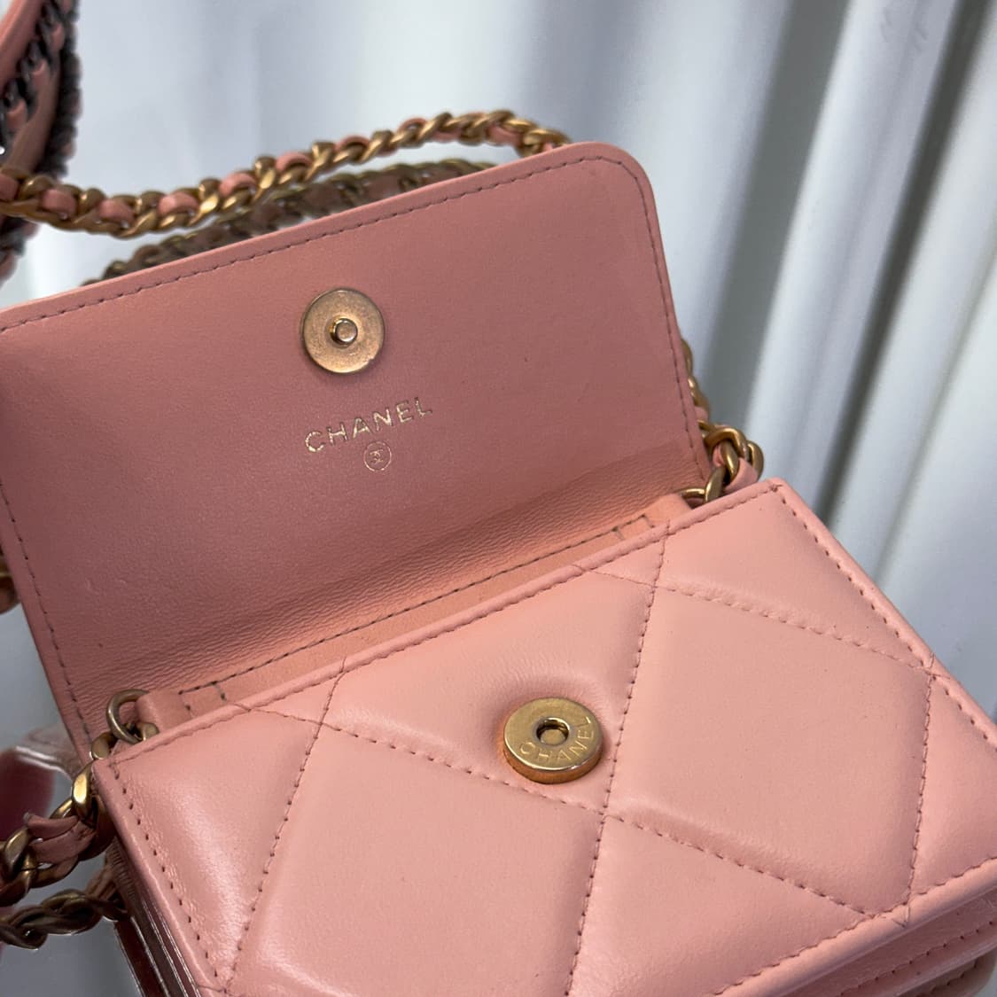 샤넬 19 체인 지갑 램스킨 플랩백 베이비 핑크 상품이미지9