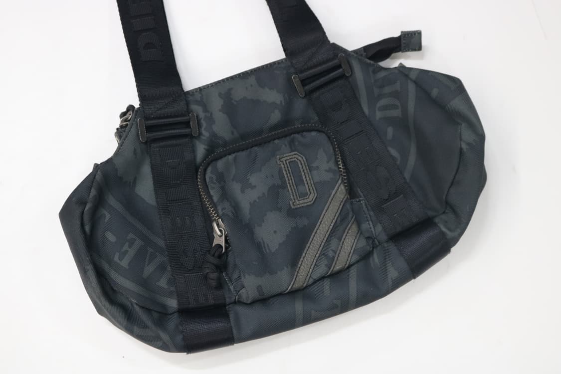 디젤 아카이브 로고 그래픽 숄더백 상품이미지3