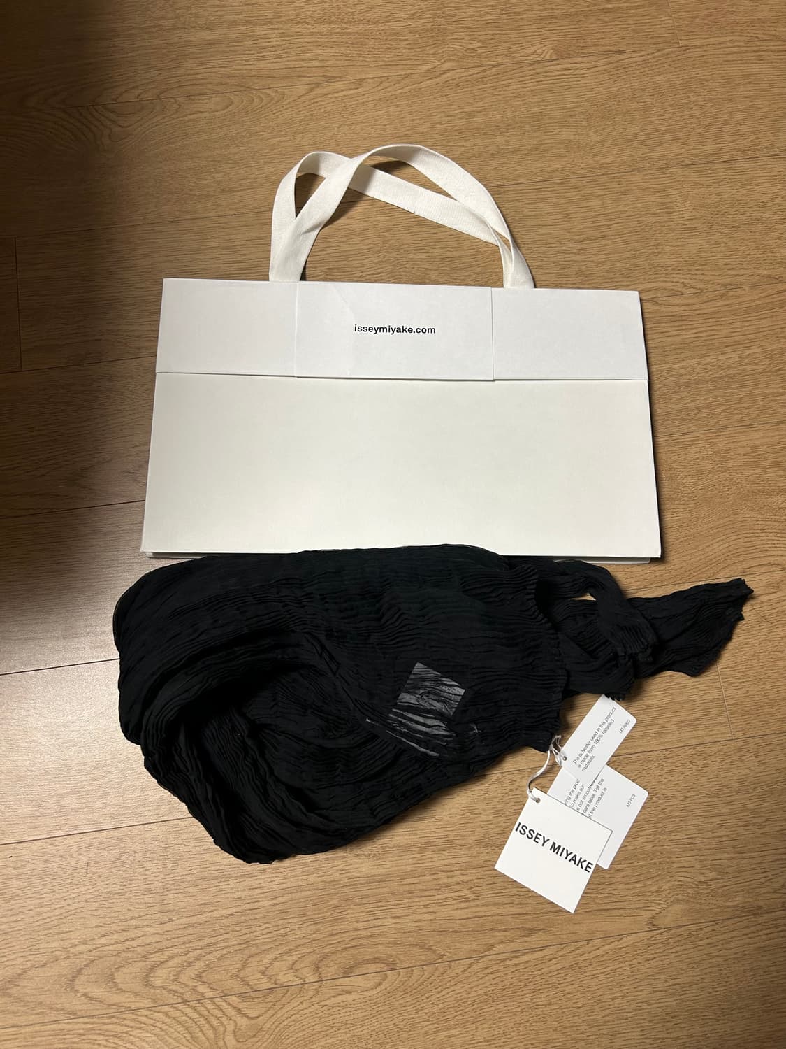 이세이미야케 쉬폰 트위스트 긴팔 블랙 상품이미지2