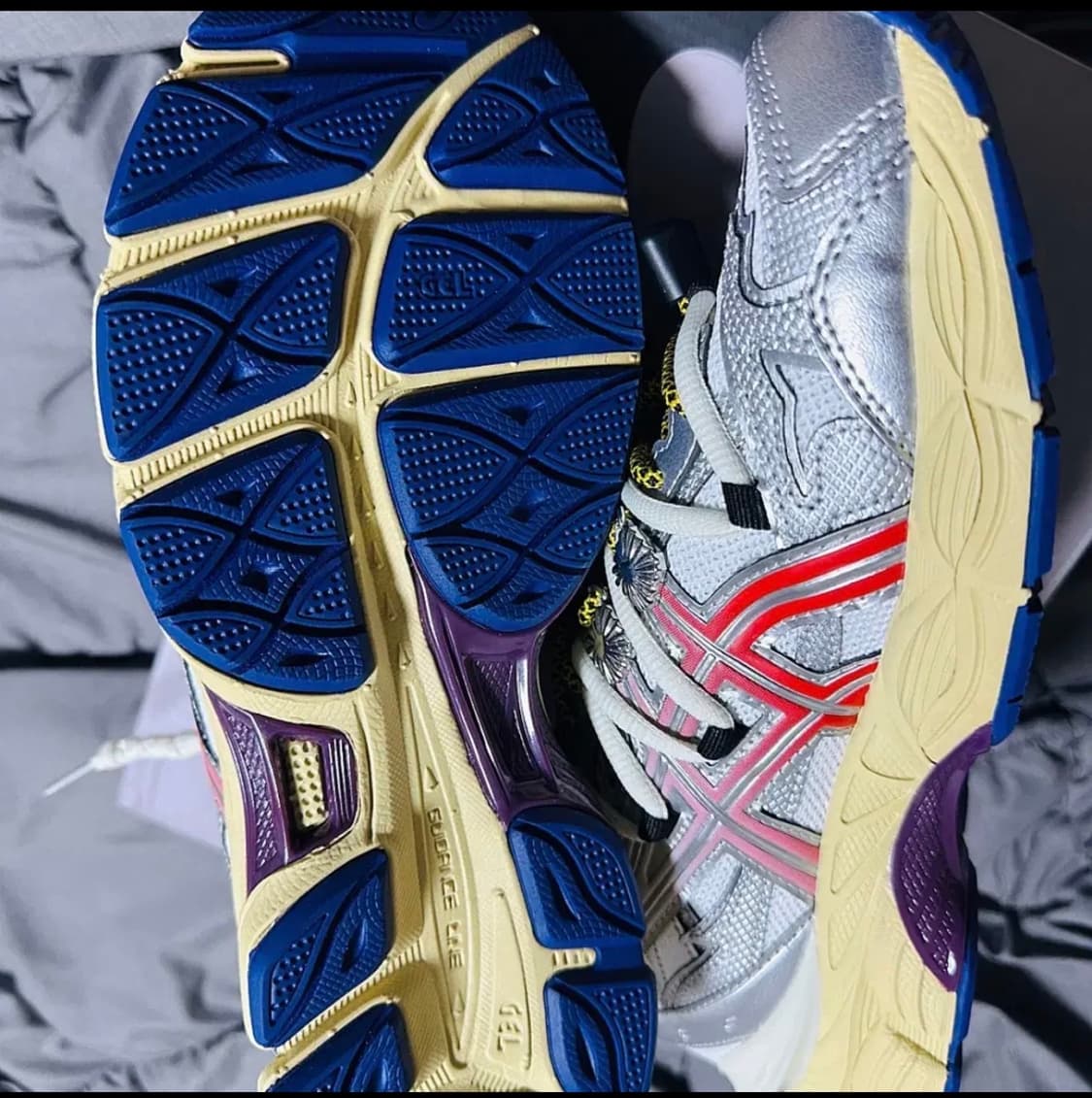 아식스 x 토가 젤 큐물러스 16 TG 화이트 레드 퓨어 실버 상품이미지9