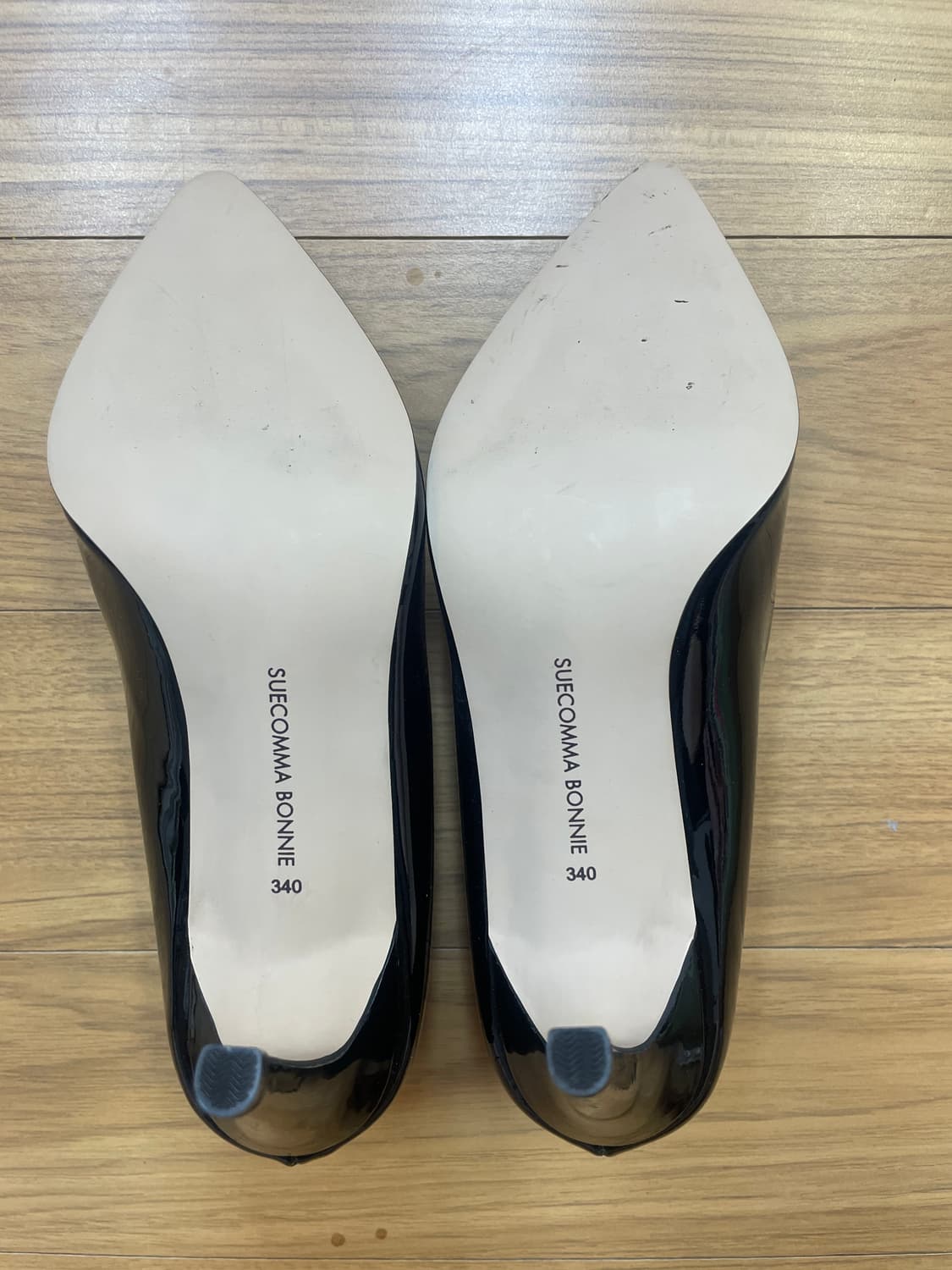 슈콤마보니 애나멜 블랙힐 220mm 팝니다. 세련된 디자인에, 블랙 색상 상품이미지3