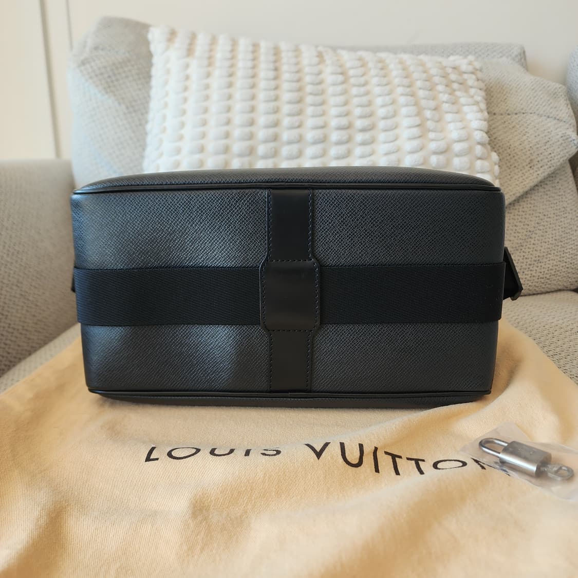 상태최상 루이비통 타이가 리포터 PM 크로스백 숄더백 알드워즈 블랙 상품이미지7