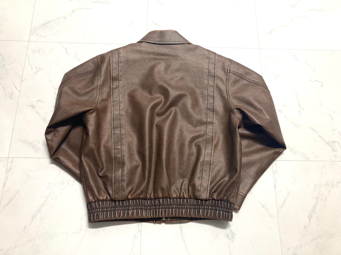 (거의 새것)유니폼브릿지 23fw 비건레더 A-2 자켓 L 100-105 상품이미지4