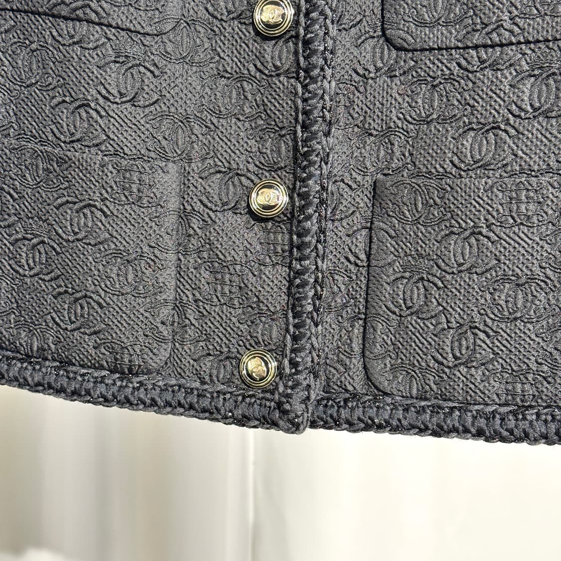 [36/한정판] 샤넬 21A CC로고 자카드 트위드 금장버튼 여성자켓 상품이미지4