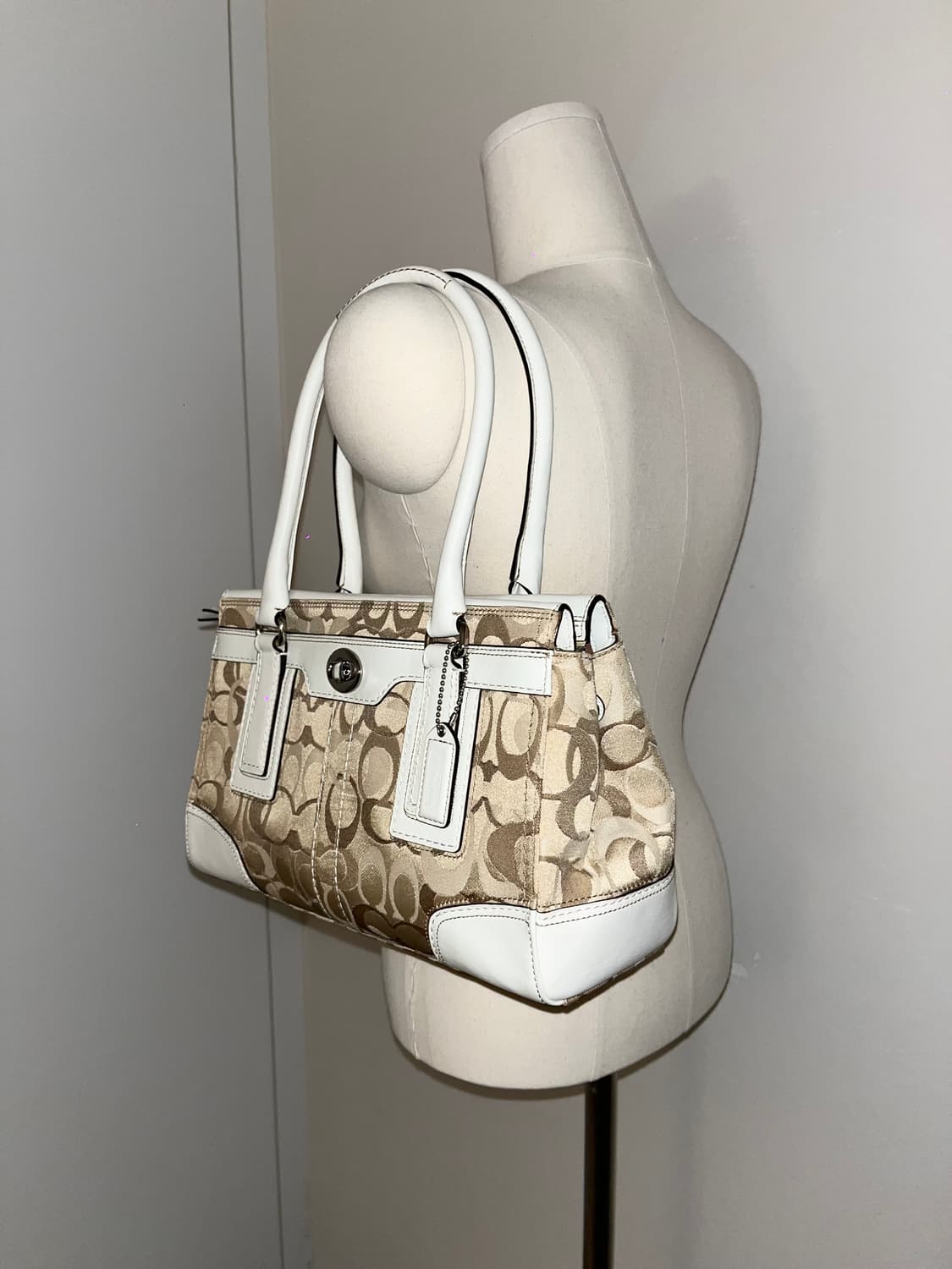 📦 Coach basic All white Shoulder Bag 상품이미지3