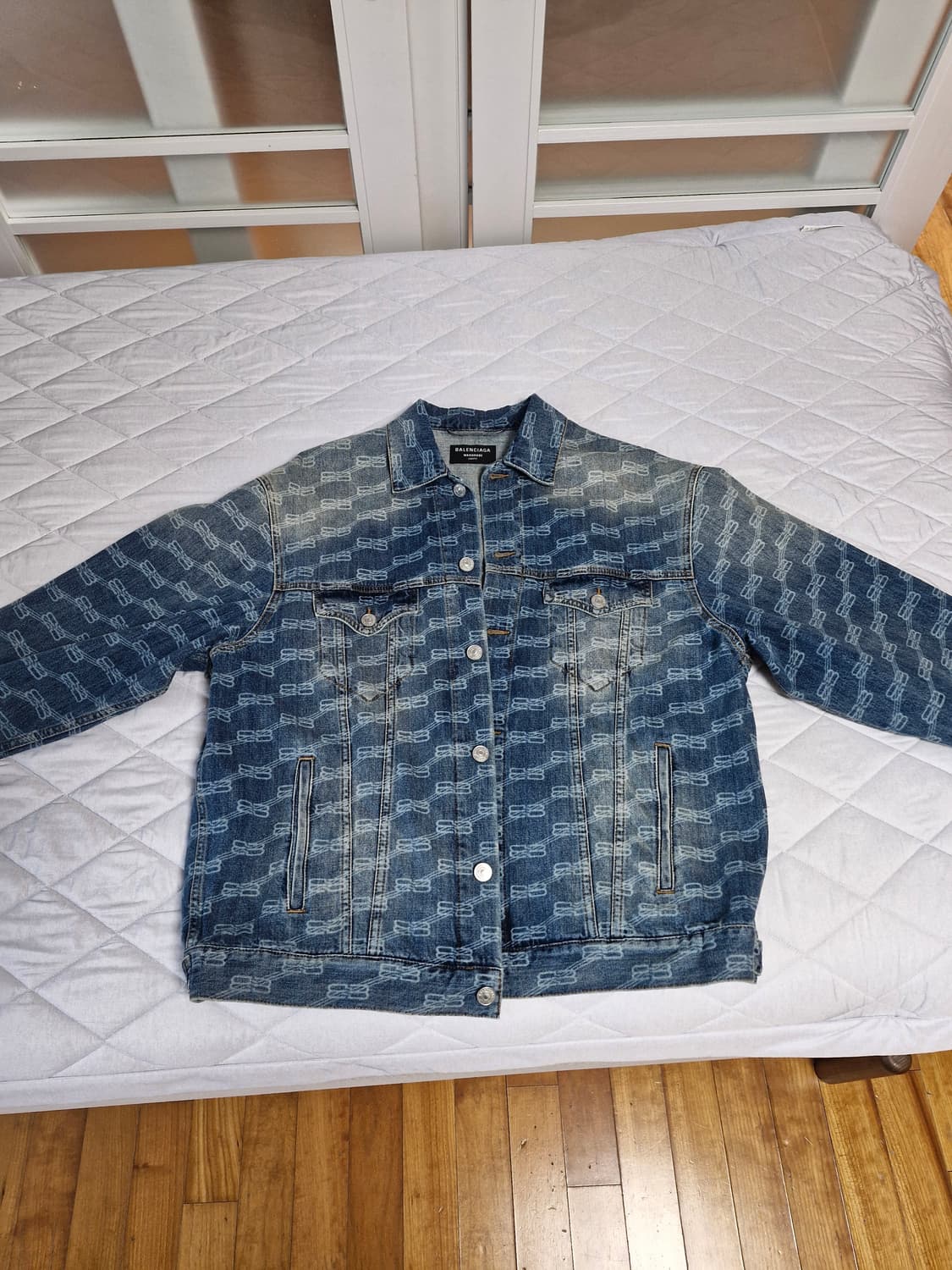 발렌시아가 bb모노그램 데님자켓 상품이미지1