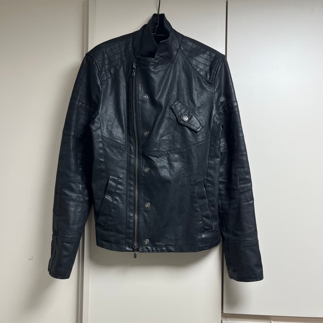 알마니익스체인지 사선 하이넥 코팅자켓 상품이미지2