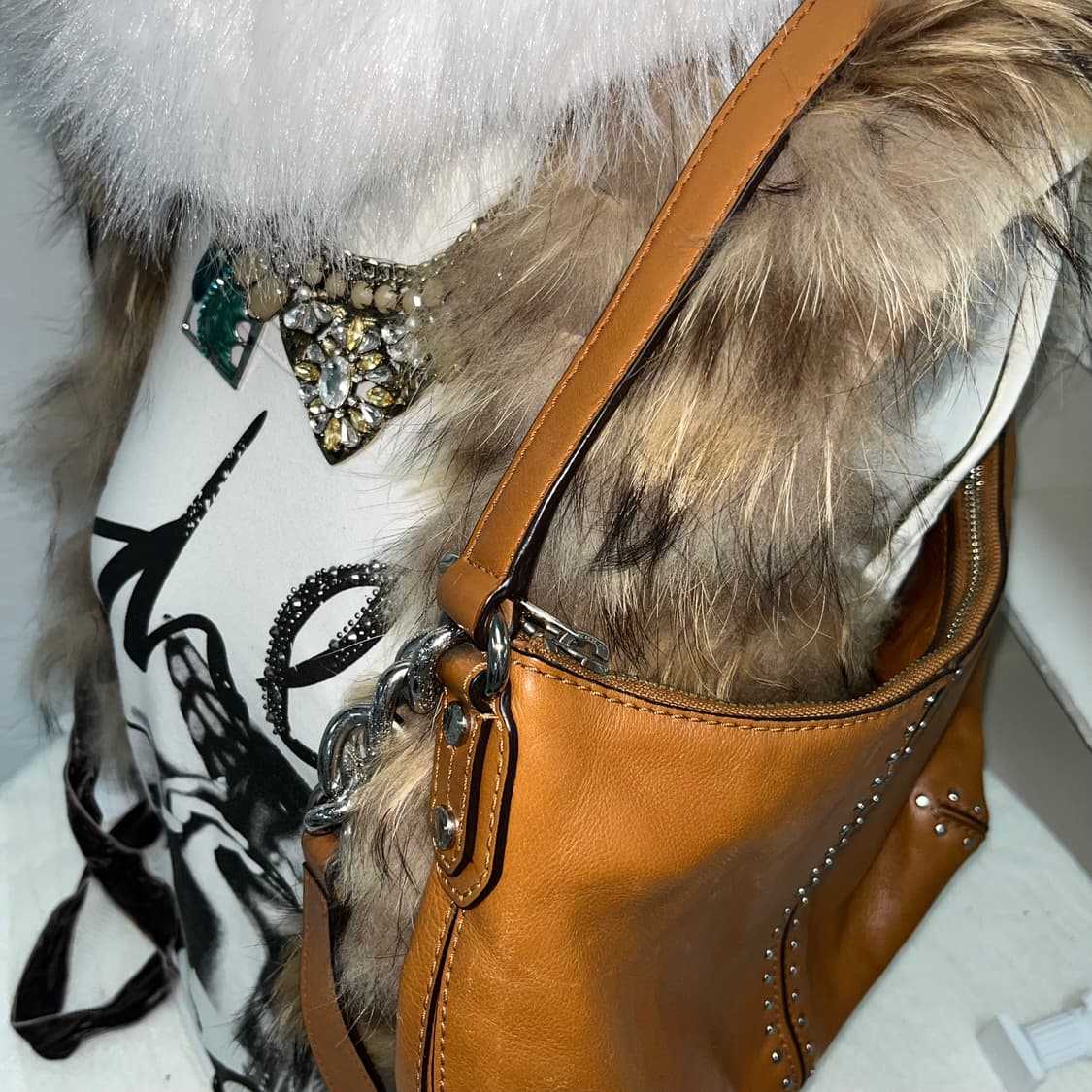 Michael Kors 레더 스터드 숄더백 상품이미지4