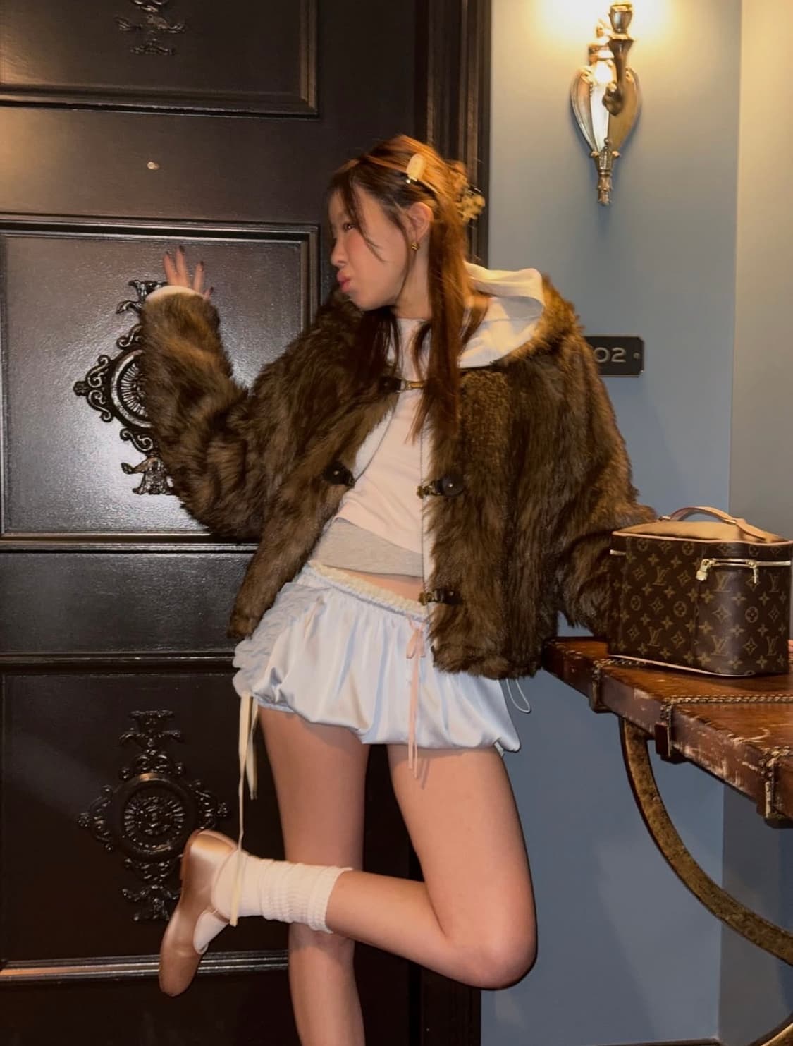 글로니 MOOR REVERSIBLE FUR JACKET (BROWN) 상품이미지4