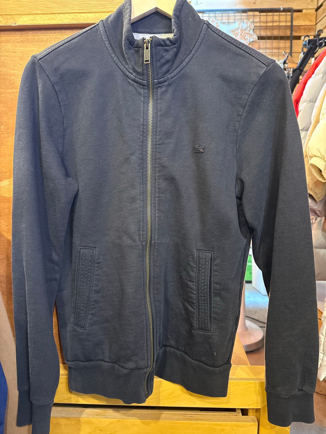 라코스테 백프린팅 블랙 집업 상품이미지1