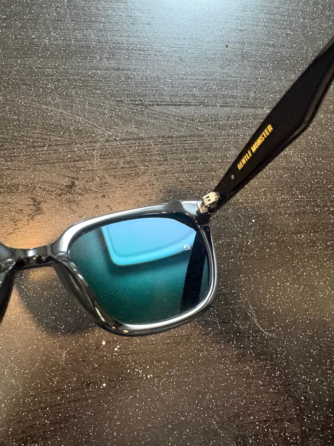 젠틀몬스터 릴리트01 블랙 선글라스 S급 상품이미지6