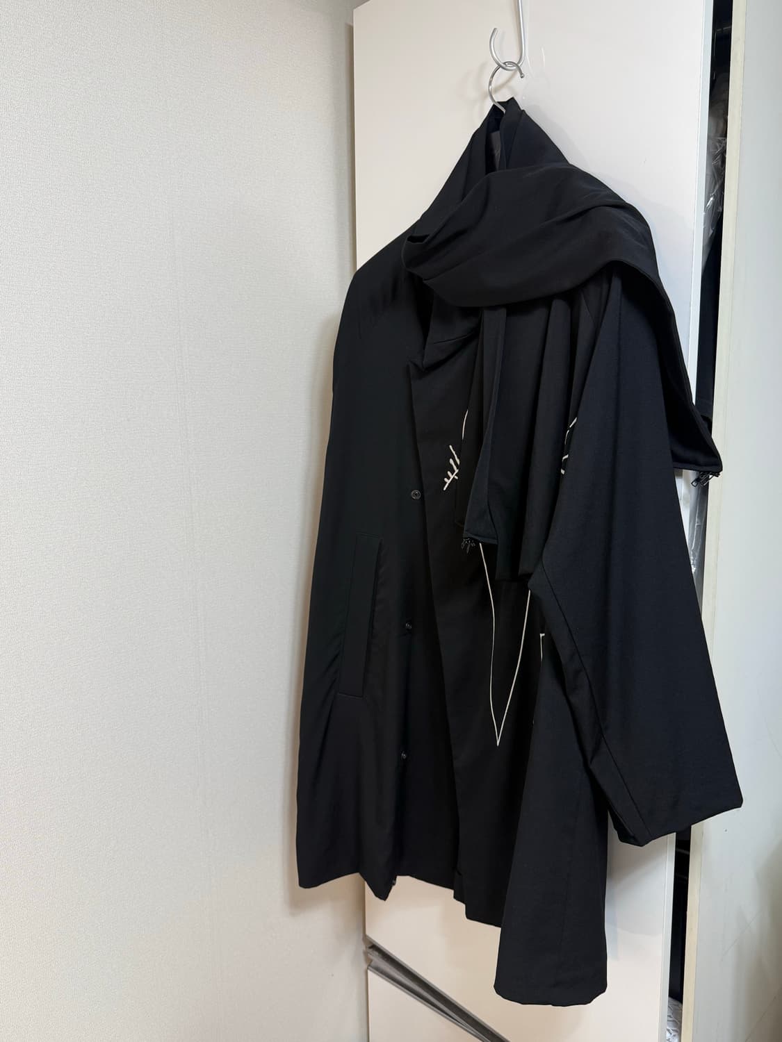 요지야마모토 뿌르옴므 16aw 미야자와 리에 자수 코트 상품이미지2