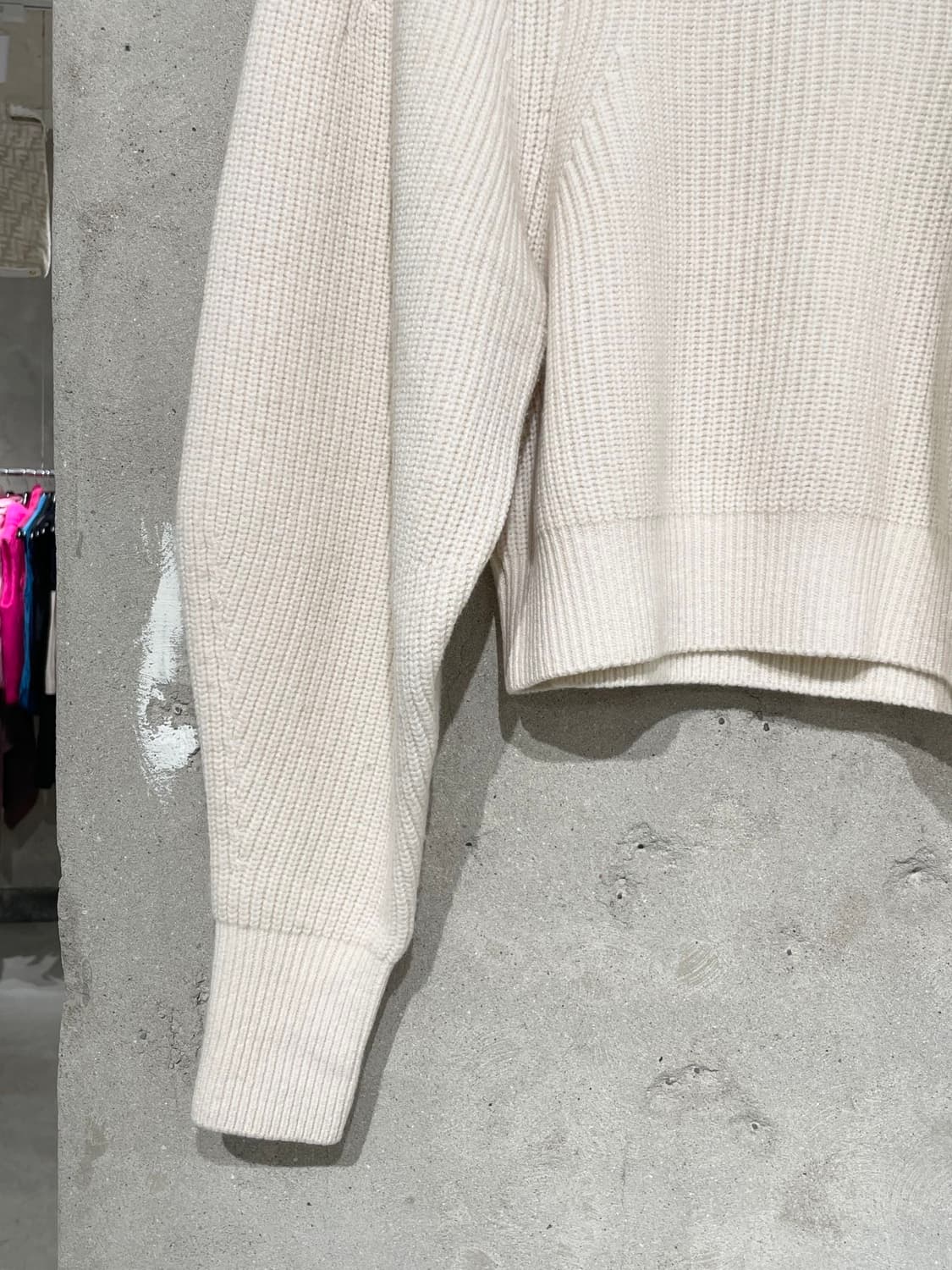 엔폴드 크림 퍼프 슬리브 크롭 니트 상품이미지4