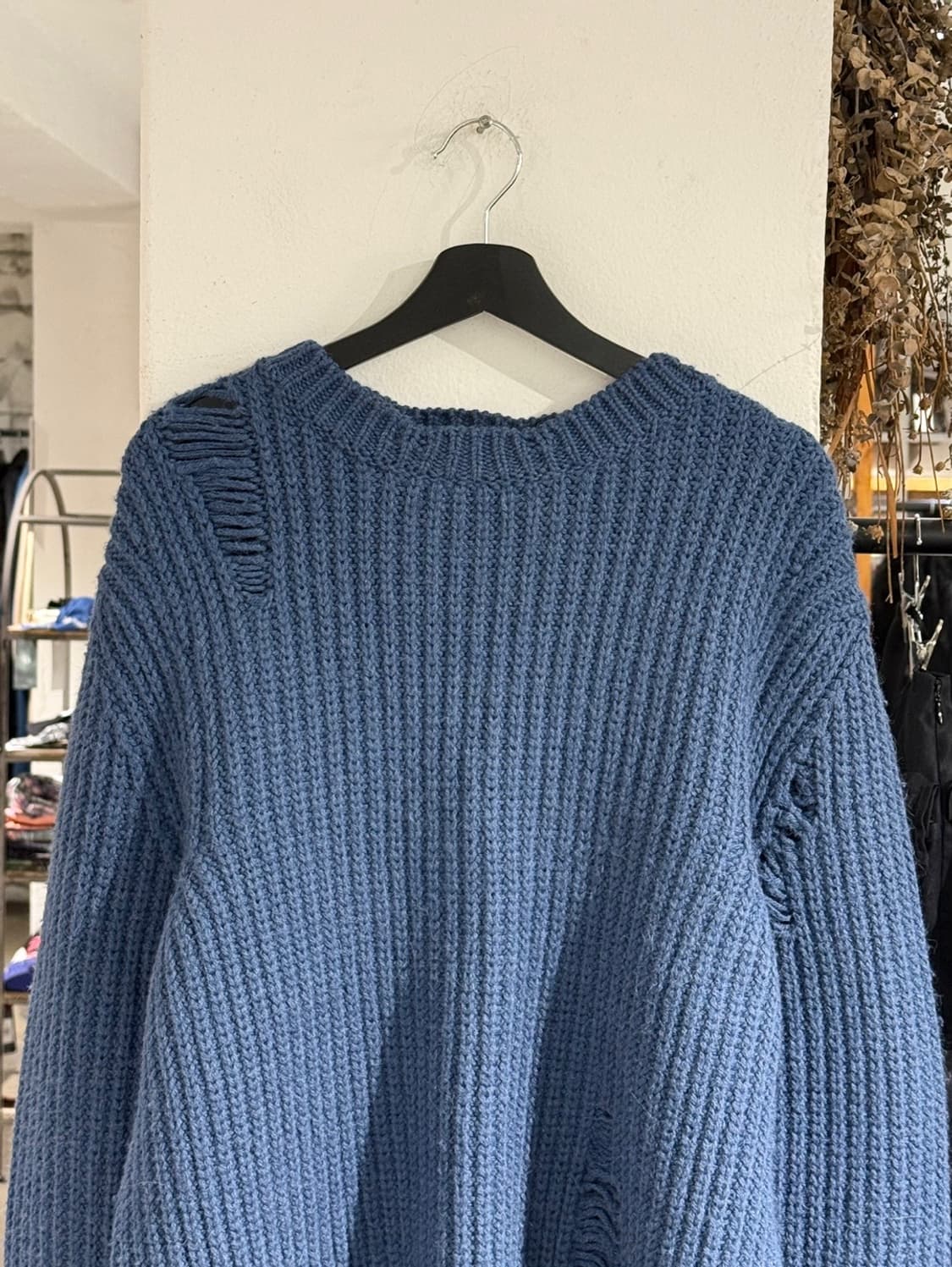 jw앤더슨 블루 알파카 울 데미지 니트 풀오버 상품이미지4