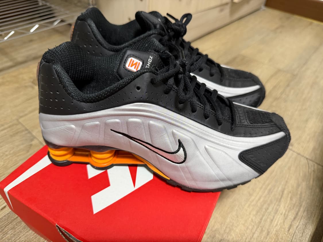 나이키 샥스 R4 M - 메탈릭 실버 만다린 상품이미지1