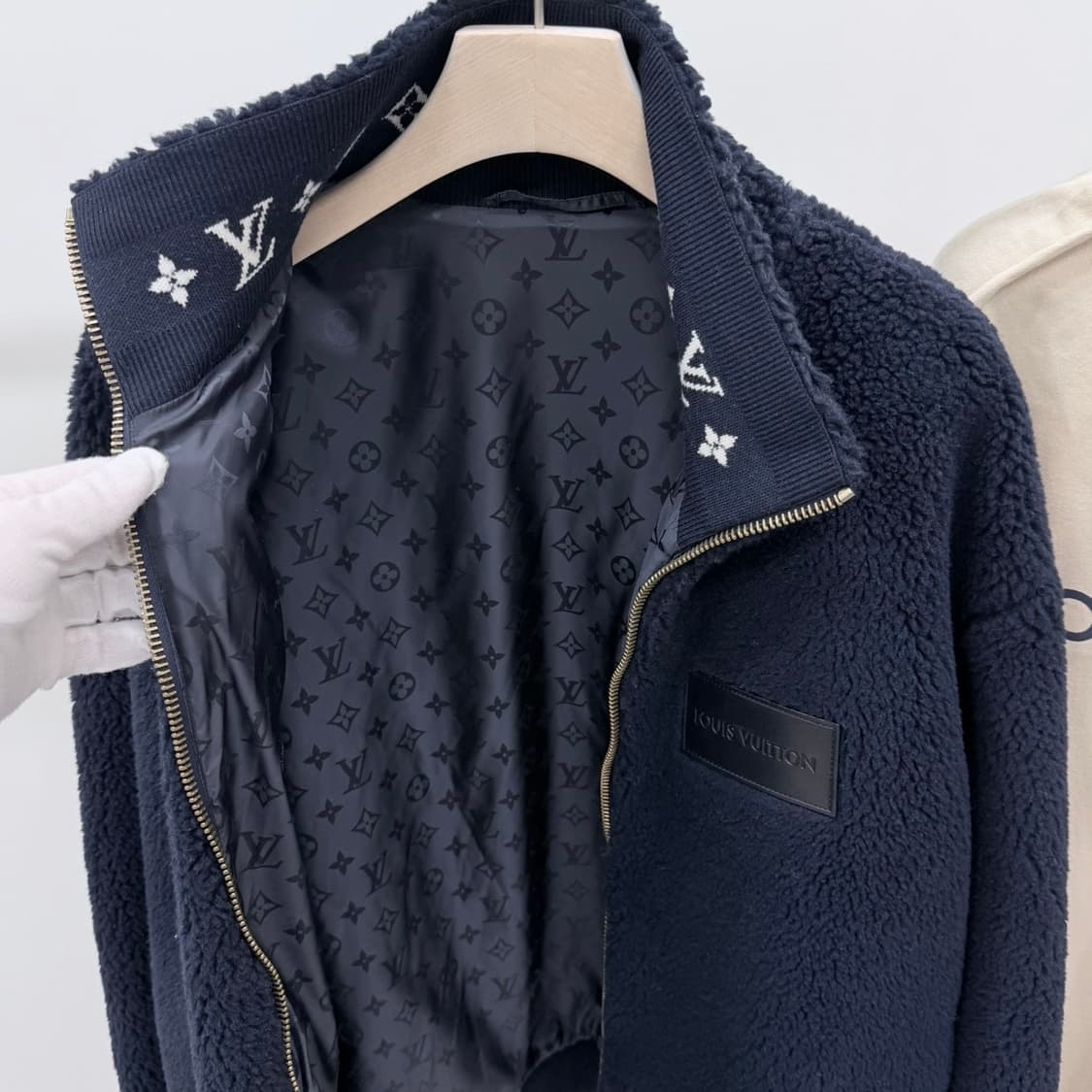 [S급/XL] 25FW 루이비통 레더패치 플리스 블루종 자켓 상품이미지5