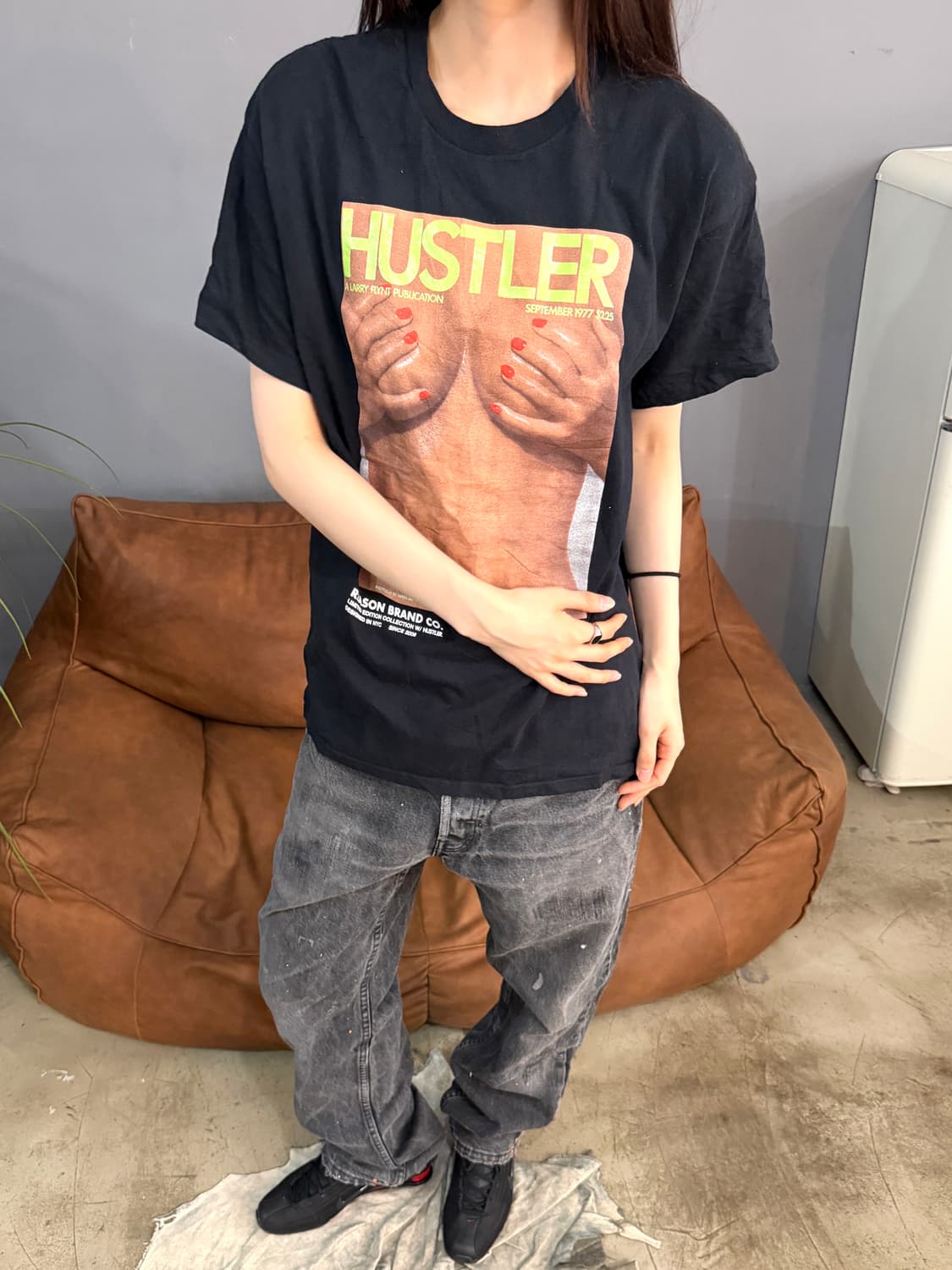 00s'빈티지 무드 허슬러 매거진 그래픽 블랙 반팔티 상품이미지3