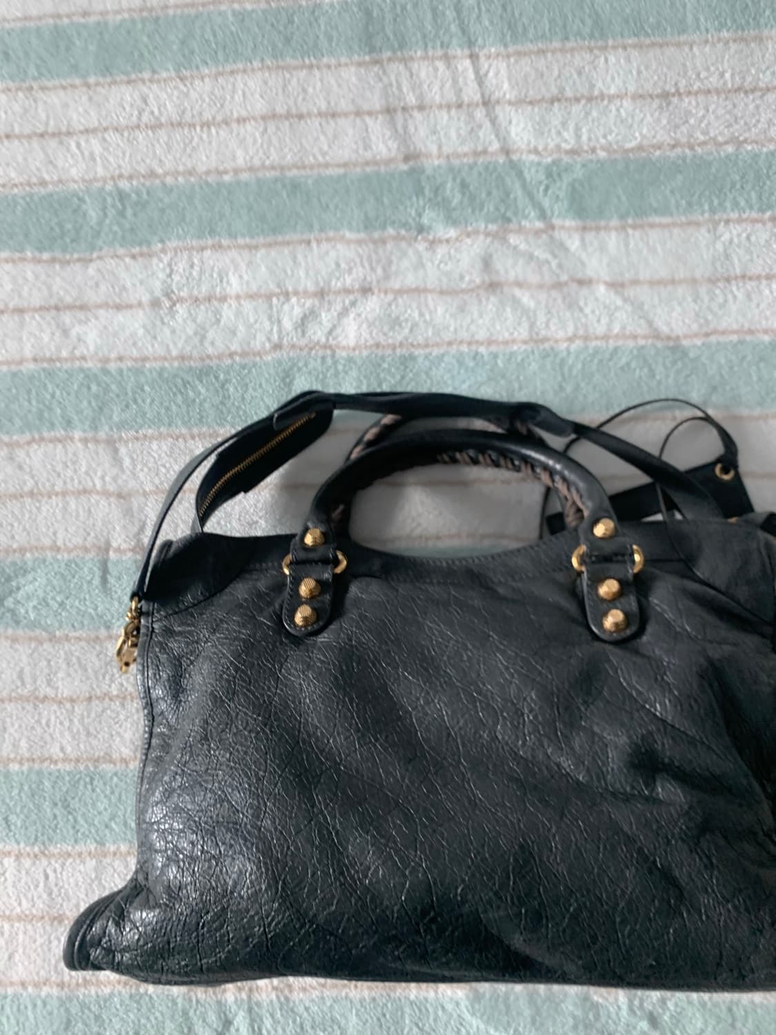 발렌시아가 르시티 모터백 미디움 다크그레이 상품이미지3