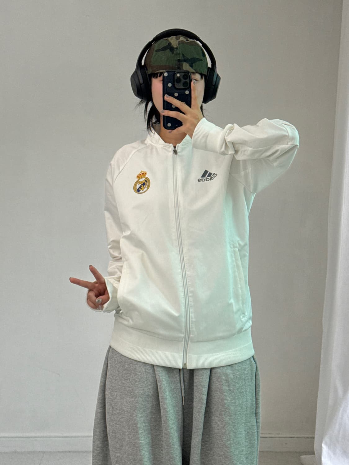 아디다스 화이트 레알마드리드 집업 상품이미지4