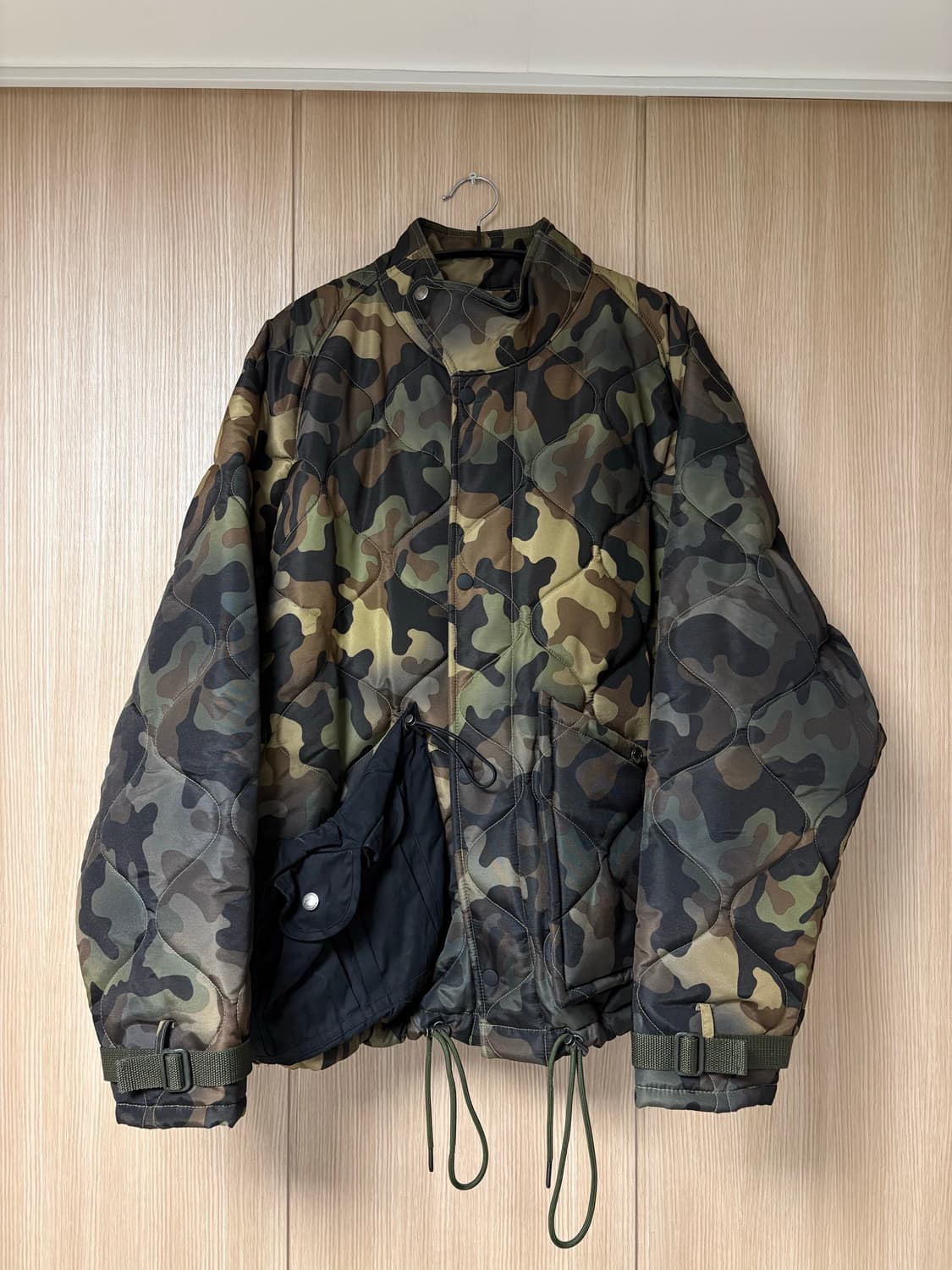 앤더슨벨 멀티 포켓 카모플라쥬 퀼티드 점퍼 상품이미지1