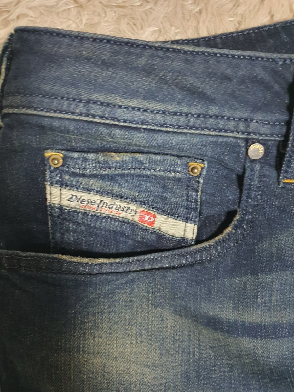 디젤 부츠컷 데님 상태좋고 깨끗 해요.사이즈 여 32 상품이미지3