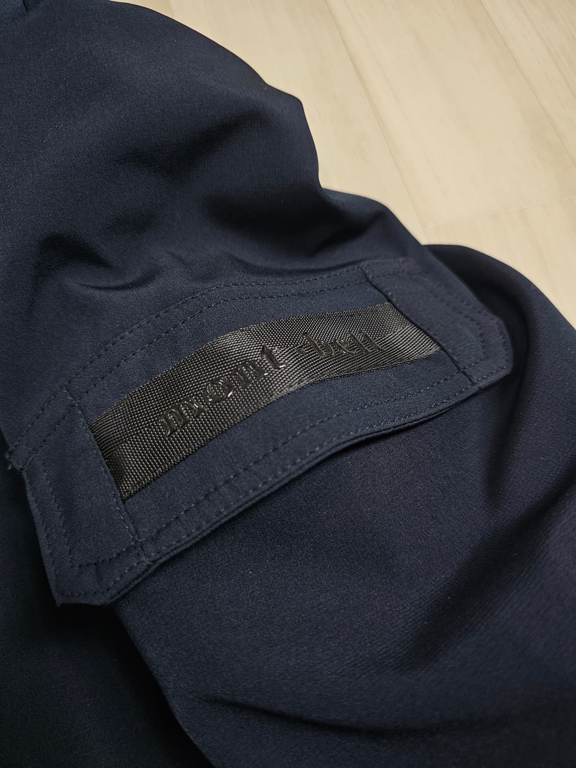 [XL] 몽벨 올블랙 하이넥 후드 소프트쉘 바람막이 자켓 상품이미지4