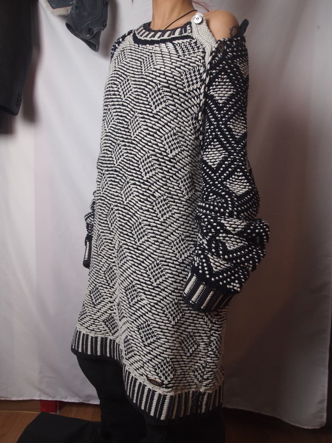 저스트 카발리 숄더 버튼 슬릿 헤비 니트 상품이미지5