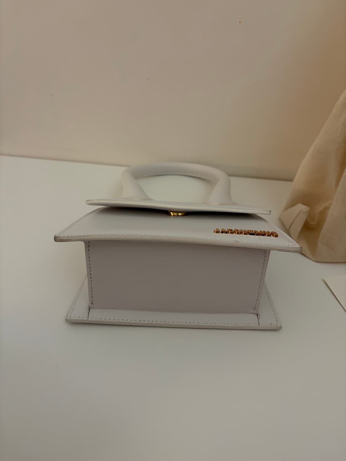 자크뮈스 르 치키토 모옌 화이트 상품이미지3