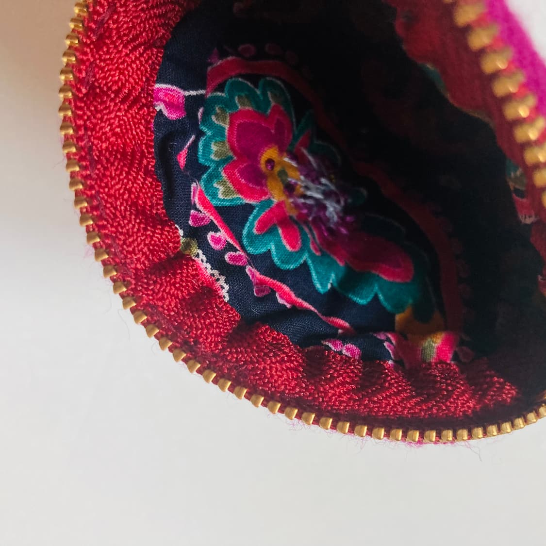 핸드메이드 퍼플 자수 파우치 상품이미지5