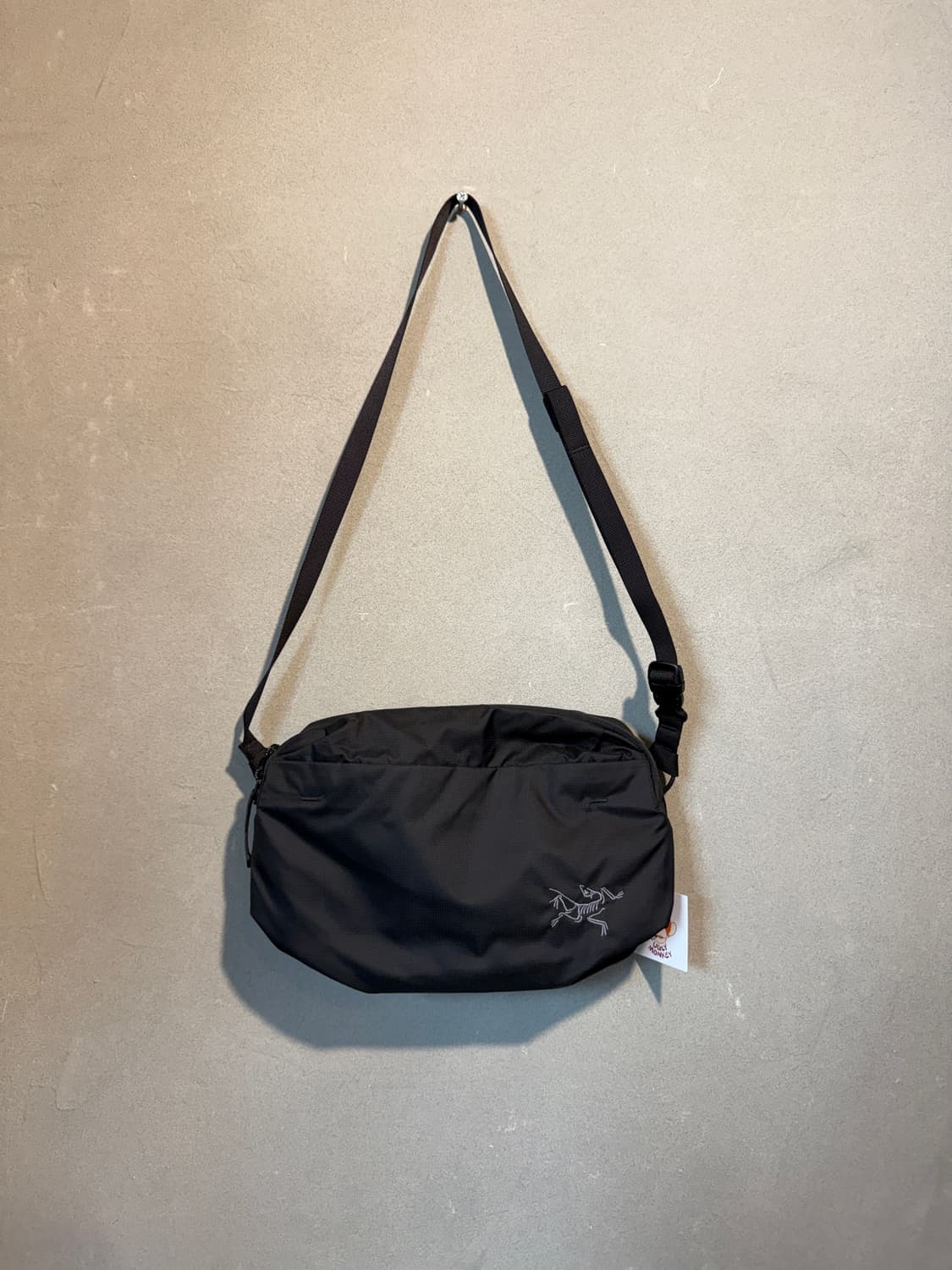 아크테릭스 헬리아드 크로스백 상품이미지1