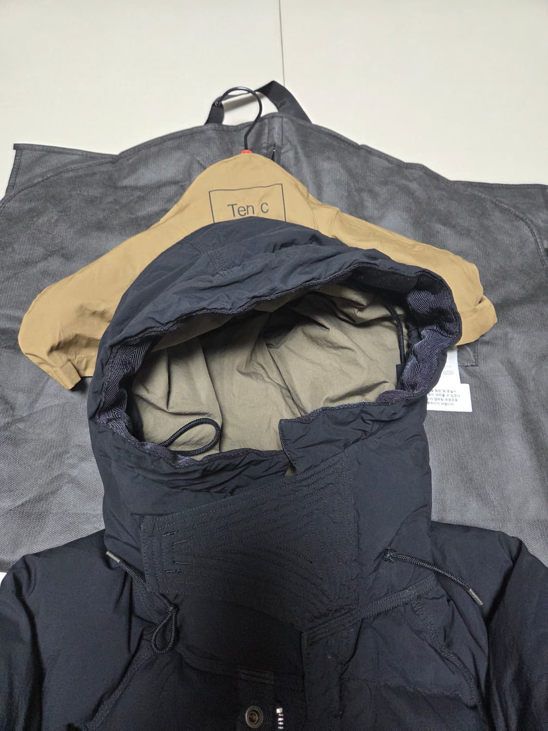 텐씨 아틱다운파카 블랙 50사이즈 판매합니다. 상품이미지3