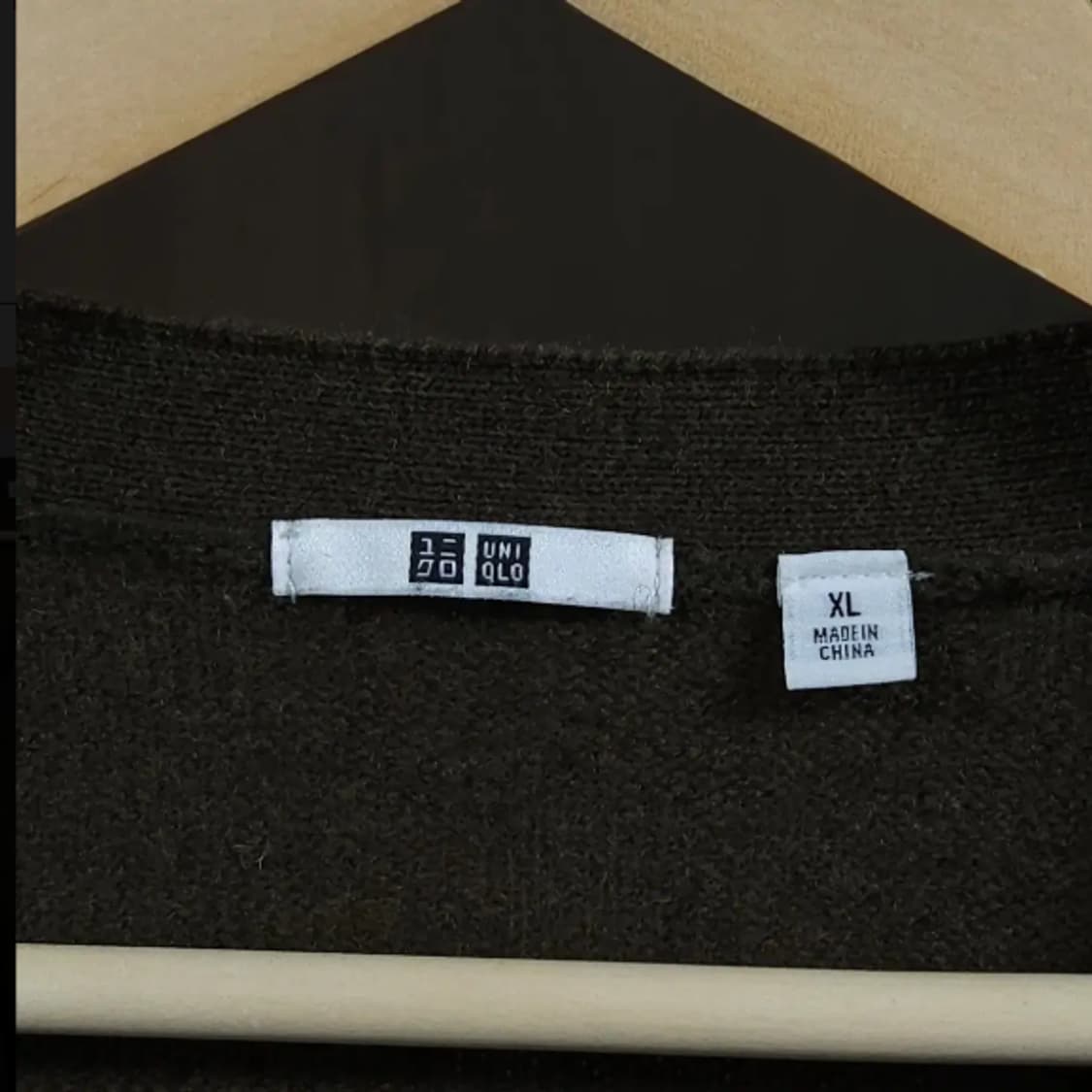 105)유니클로 울 가디건 카키 상품이미지4