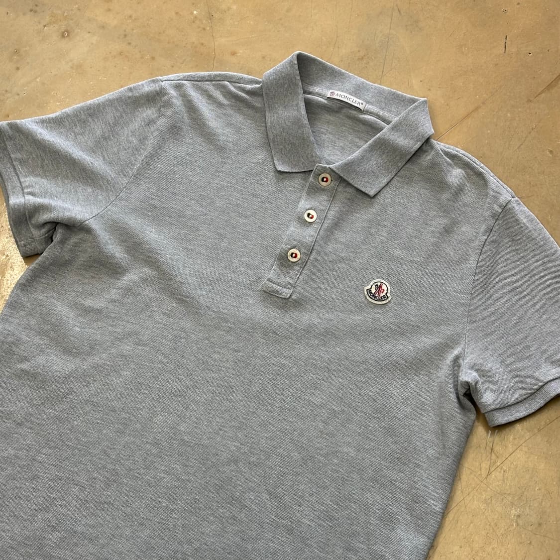 M 몽클레어 그레이 카라티셔츠 상품이미지1