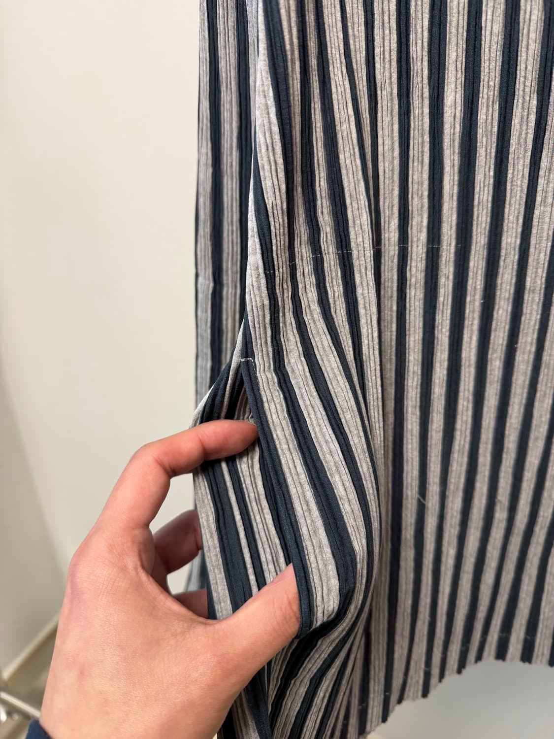 ISSEY MIYAKE FETE Striped Pleated jacket 상품이미지4