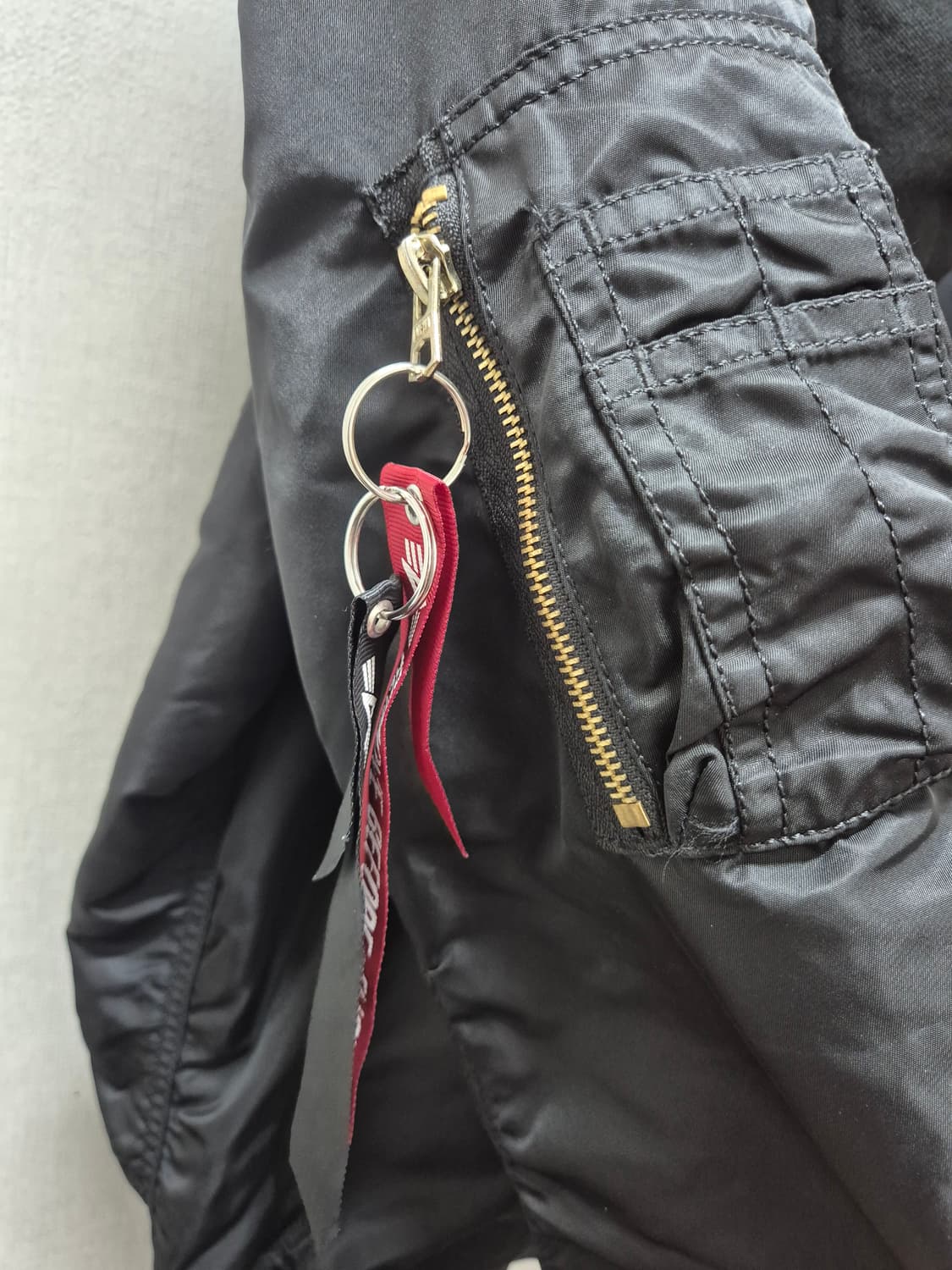 알파인더스트리 후드 L 판매합니다 
자연스런 사용감외엔 마모손상 없으나 상품이미지6