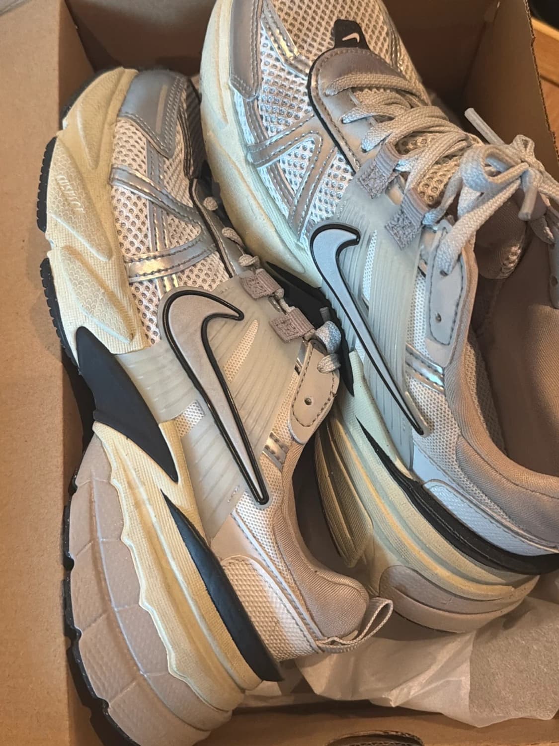 나이키 v2k 235 상품이미지2