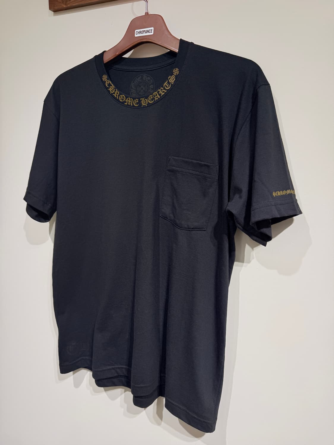 크롬하츠 넥로고 포켓 반팔티 블랙/아미 상품이미지2