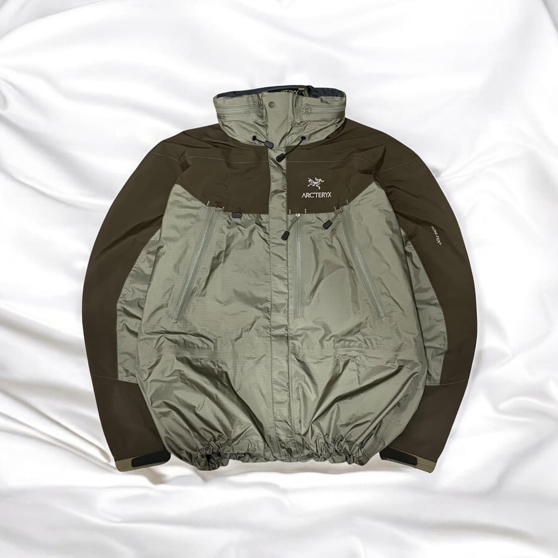 Arc’teryx Theta LT Gore-Tex Jacket 상품이미지2