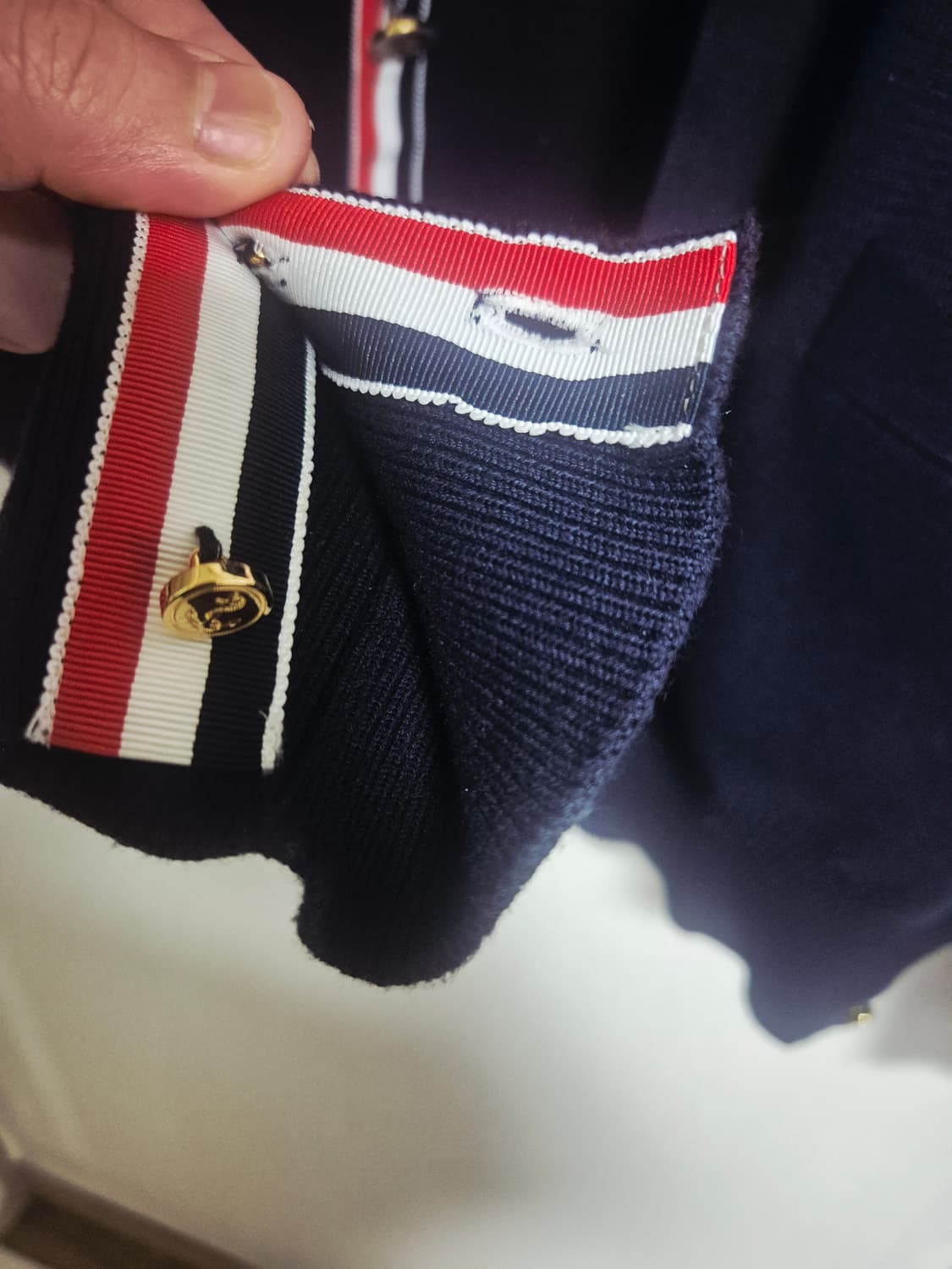 톰브라운 밀라노 스티치 가디건 금장 사이즈 2 (상태 최고) 상품이미지9